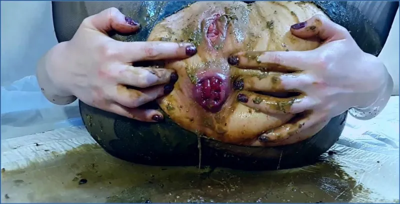 Copro Anna Coprofield soils her black pantyhose with diarrhea in close-up - scat video op OranjeScat
