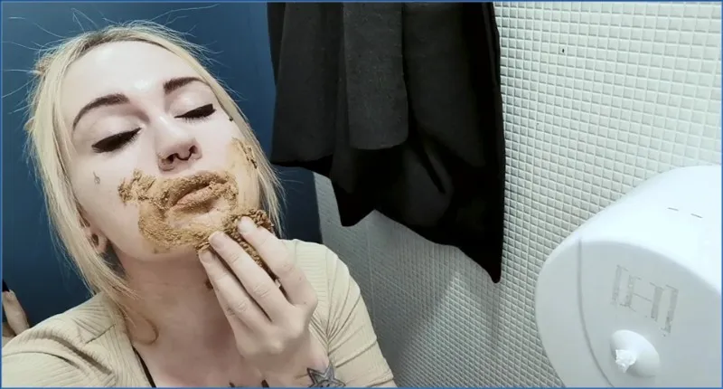 SweetBettyParlour's Extreme Scat video in a Public Toilet - scat video op OranjeScat