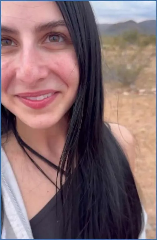 Kaitlyn Katsaros moet langs de weg stoppen voor een scatpauze - scat video op OranjeScat