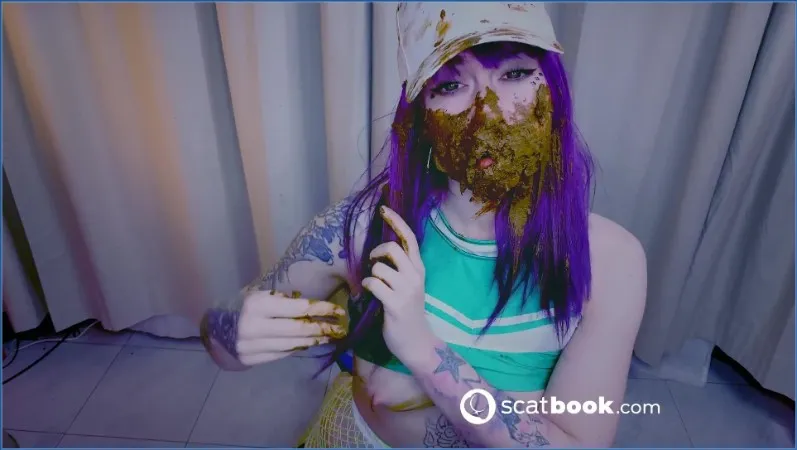 Sweet Betty Parlour vult de muts tot de rand met ontlasting - scat video op OranjeScat