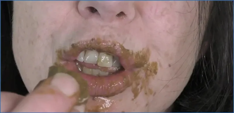 Dirtygardengirl heel dichtbij tijdens soloplay met gaping en prolaps - scat video op OranjeScat