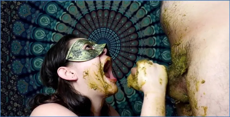 Latina Scat Wife slikt bij vuile blowjob vanuit drie perspectieven - scat video op OranjeScat