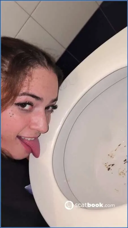Malafalda als menselijk toilet met scat en gouden regen - scat video op OranjeScat