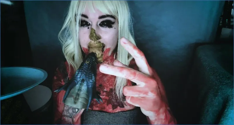 Sweet Betty Parlour als vieze scat-heks speelt solo met toy - scat video op OranjeScat