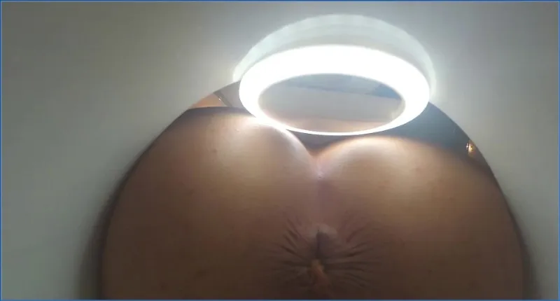 HotDirtyIvone maakt jou tot haar toilet en laat haar ontlasting los - scat video op OranjeScat