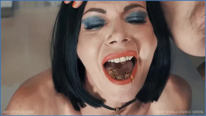 Queen Snake slikt scat als een wellustige sirene - scat video op OranjeScat