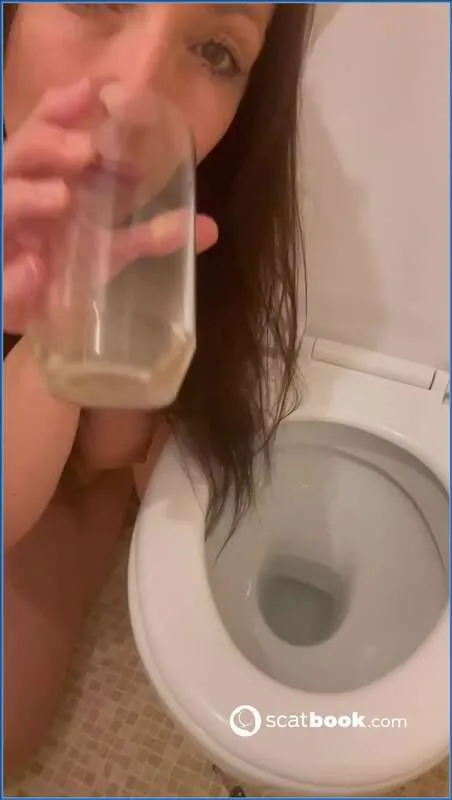 EmMarie als vernederde toiletslet bij vies scatspel - scat video op OranjeScat