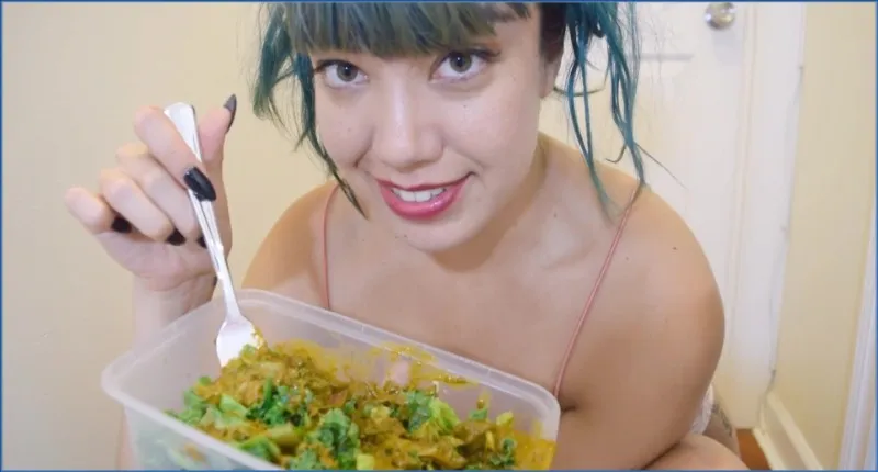 PrincessPuckie serveert haar enorme scat-snack als een ondeugend moedertje - scat video op OranjeScat