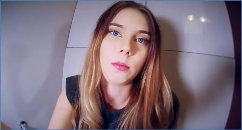 HotDirtyIvone gebruikt jou als haar persoonlijk toilet downloaden op OranjeScat