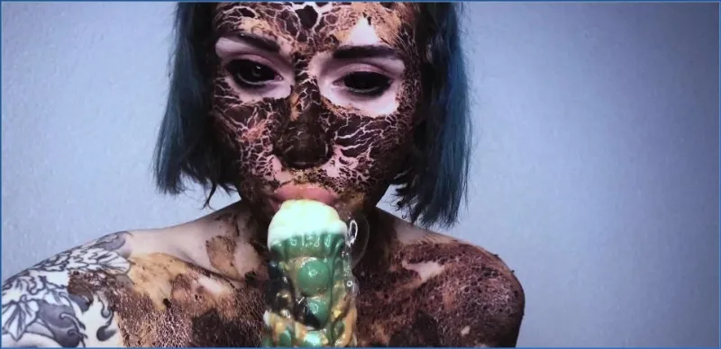 DirtyBetty smeert diep met scat en gebruikt anaalspeelgoed - scat video op OranjeScat