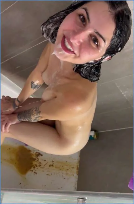 Kaitlyn Katsaros verdeelt haar ontlasting door de hele douche downloaden op OranjeScat