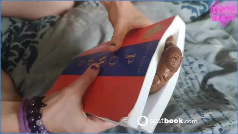 Kitty Skatt als boekrecensent met vies scat-solo - scat video op OranjeScat