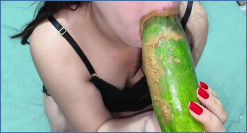 Casal Fist met een hete combinatie van komkommer en kokosnoot downloaden op OranjeScat