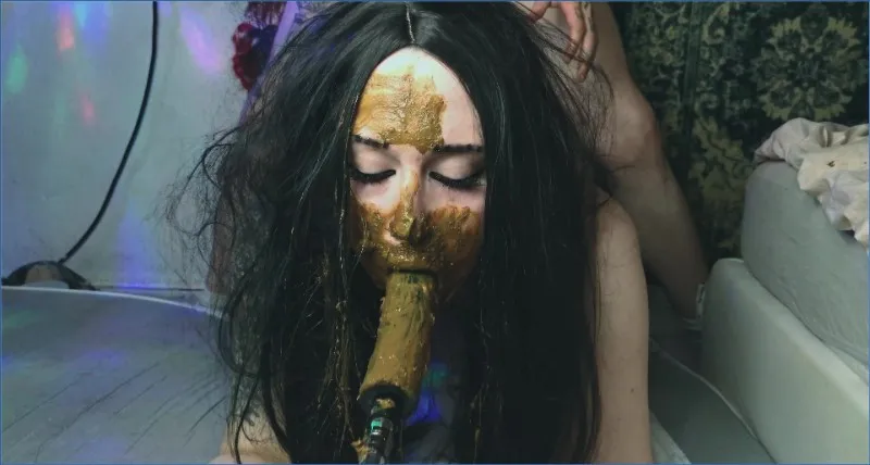 Sweet Betty Parlour gaat vies aan de slag met twee smerige knekels - scat video op OranjeScat