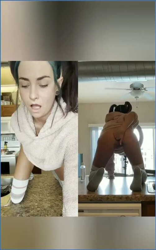 LilbuttLex rekt haar strakke kontgat wijd op met toys downloaden op OranjeScat