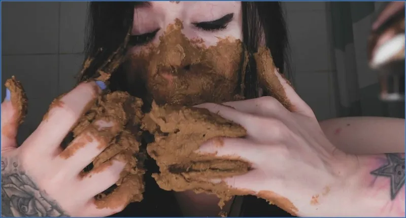 DirtyBetty speelt gek babytje met haar eigen ontlasting downloaden op OranjeScat