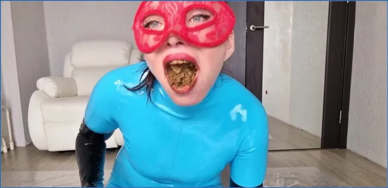 Scatlina speelt in latexoutfit met 11 ladingen ontlasting - deel 1 - scat video op OranjeScat