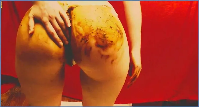 DirtyBetty speelt gore varkensspelletjes met verse ontlasting downloaden op OranjeScat