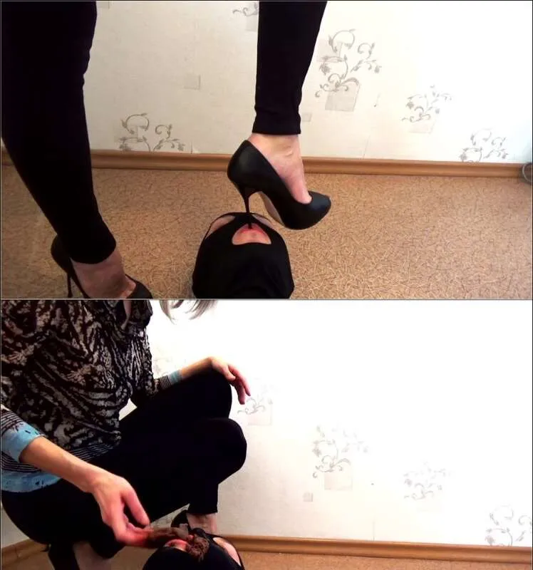 Mistress Emily perst een dikke lading scat in de mond van haar toiletslaaf - scat video op OranjeScat