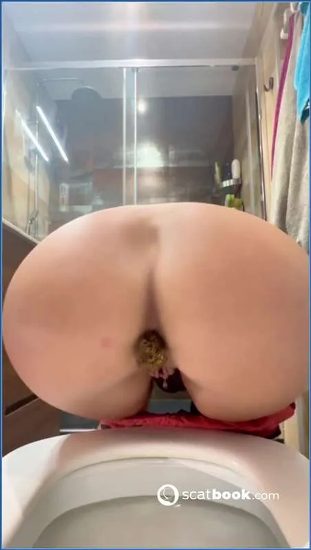 Miss Infinity troont als dominatrix en geeft je haar ontlasting downloaden op OranjeScat